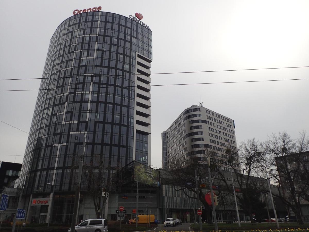 Superior Apartment Bratislava Buitenkant foto